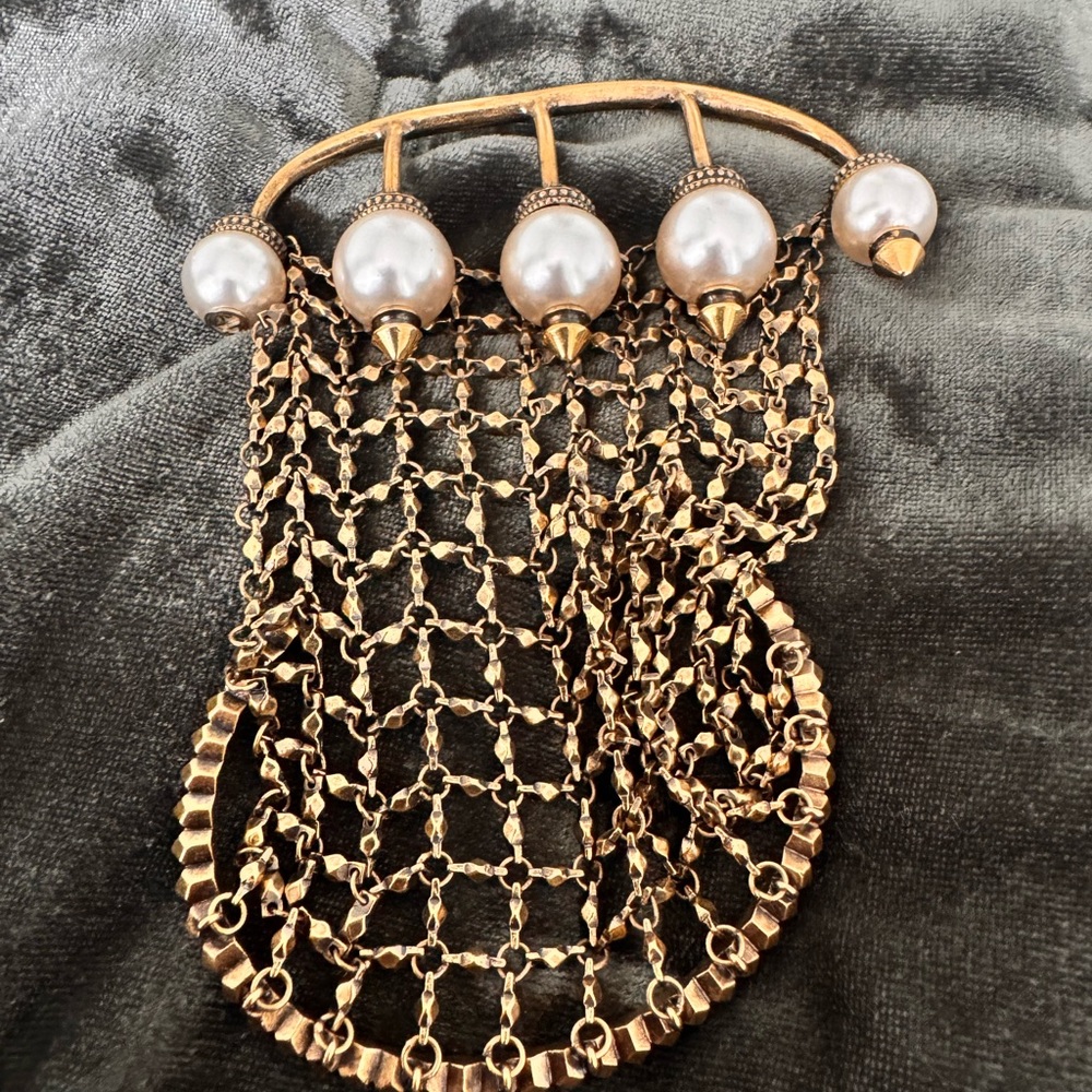 Gucci Gold Mesh Bracelet with Pearl and Gold Accents - Picture 3 of 3